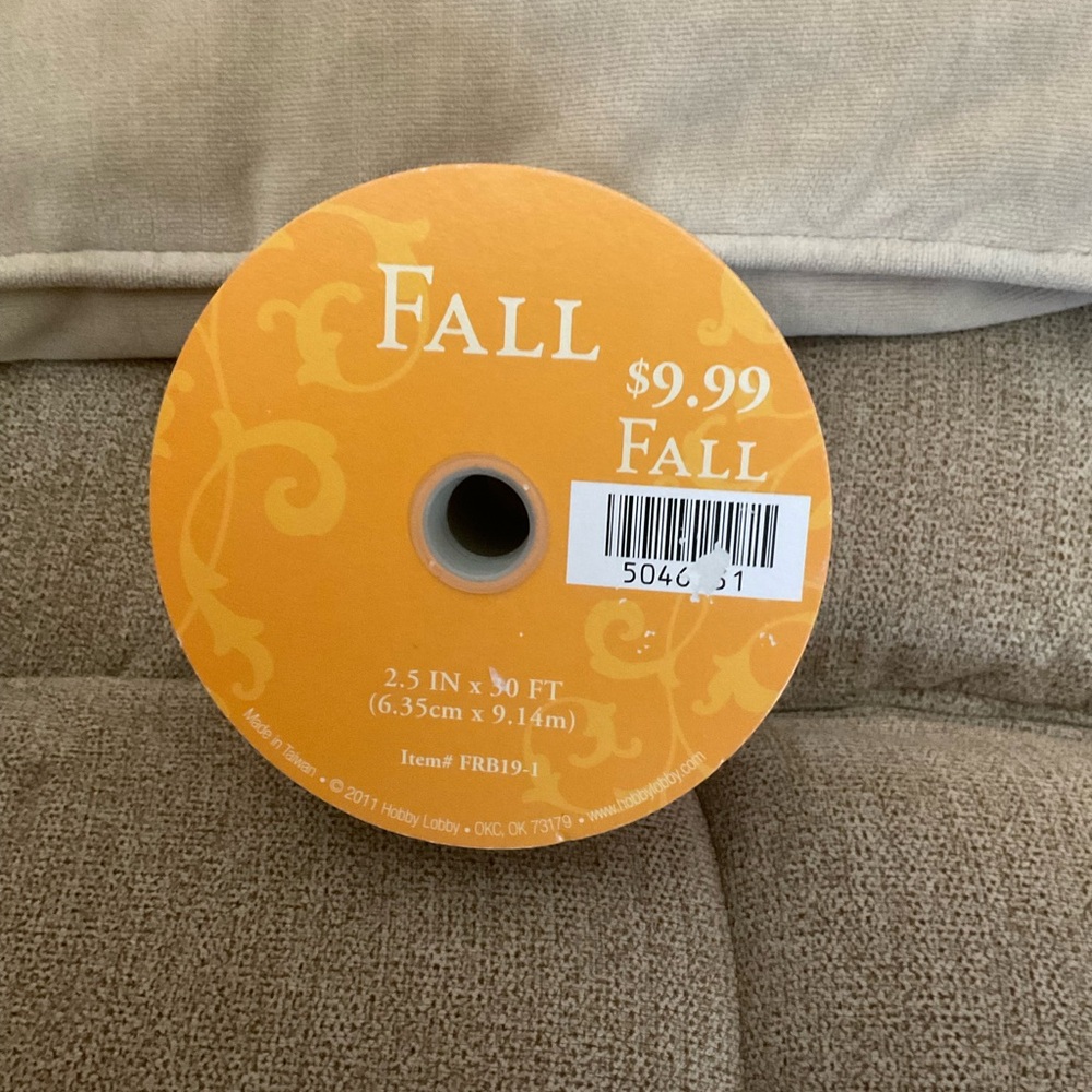 Autumn Fall Wire Edge Ribbon w Sparkle Leaves 2.5” x 30’ Hobby Lobby - Picture 3 of 6
